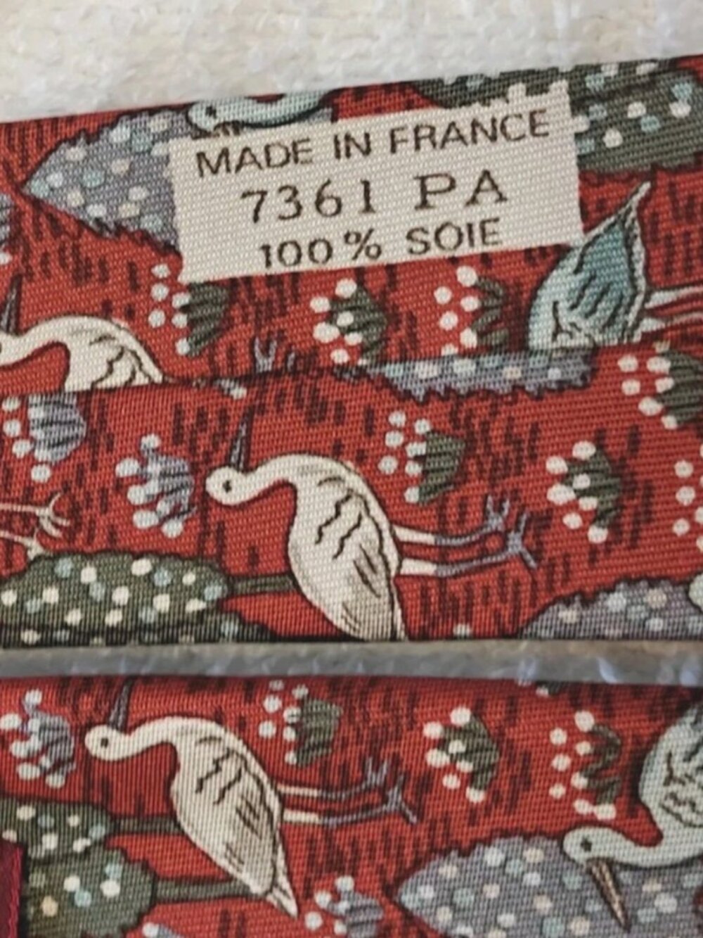 Hermes Men's Tie Silk Red 7631 PA Whimsical Heron Bird Tree/Plants 3.5" x 58.5" - Picture 6 of 8